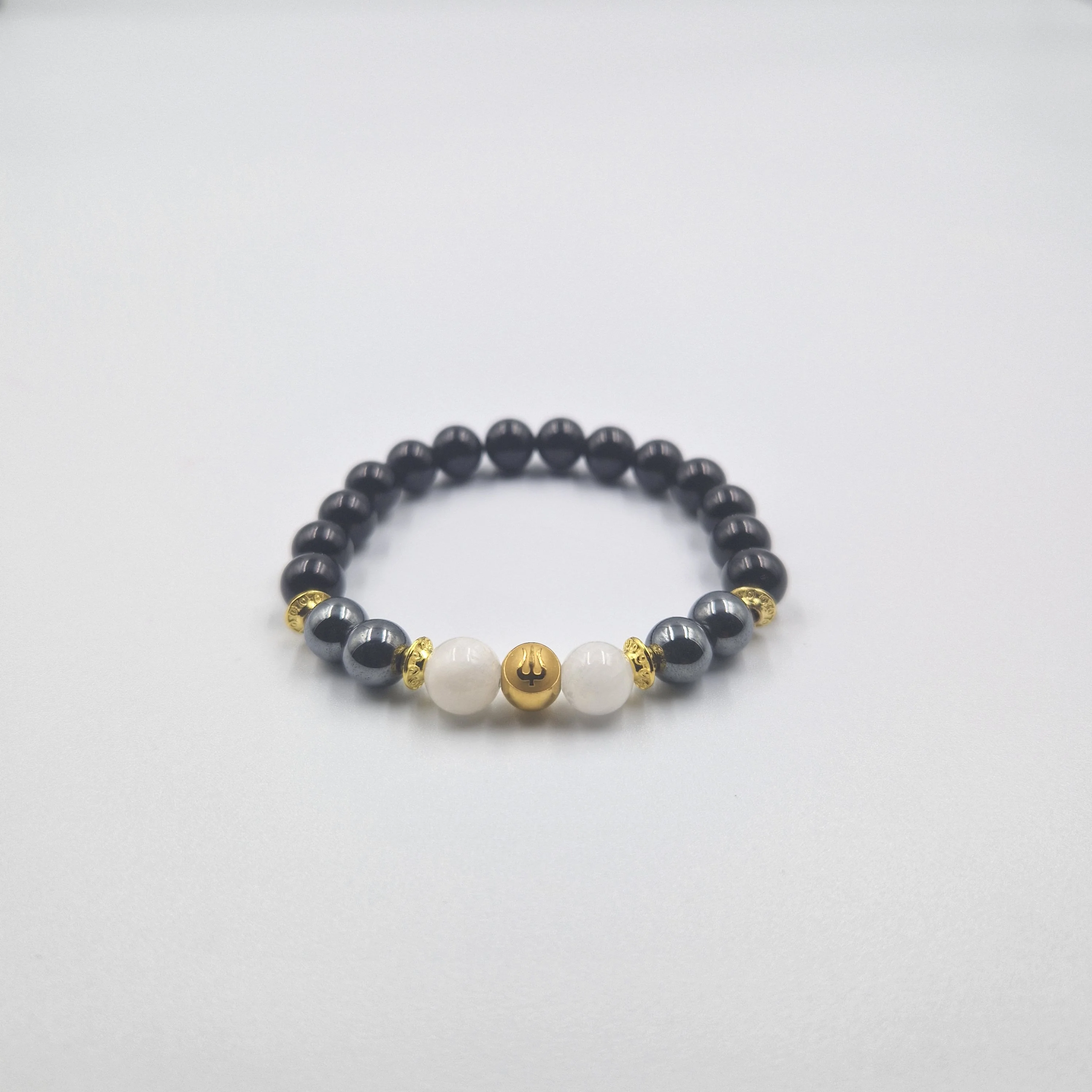 Bracelet Capricorne en Onyx noir, hématite et Pierre en lune blanche