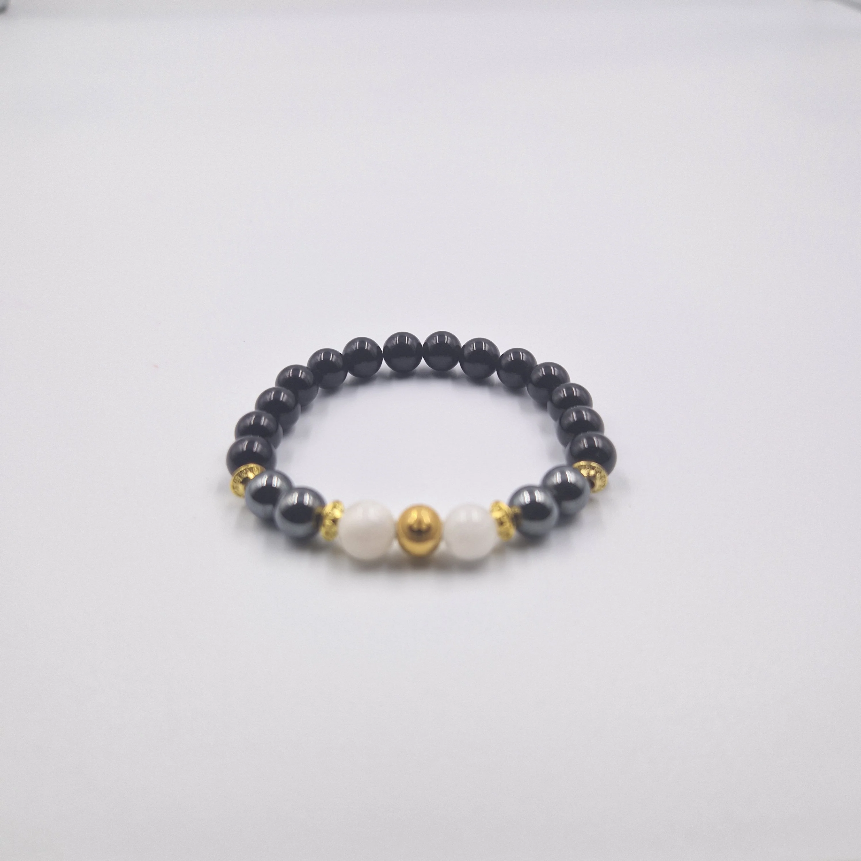 Bracelet Capricorne en Onyx noir, hématite et Pierre en lune blanche - Image 3