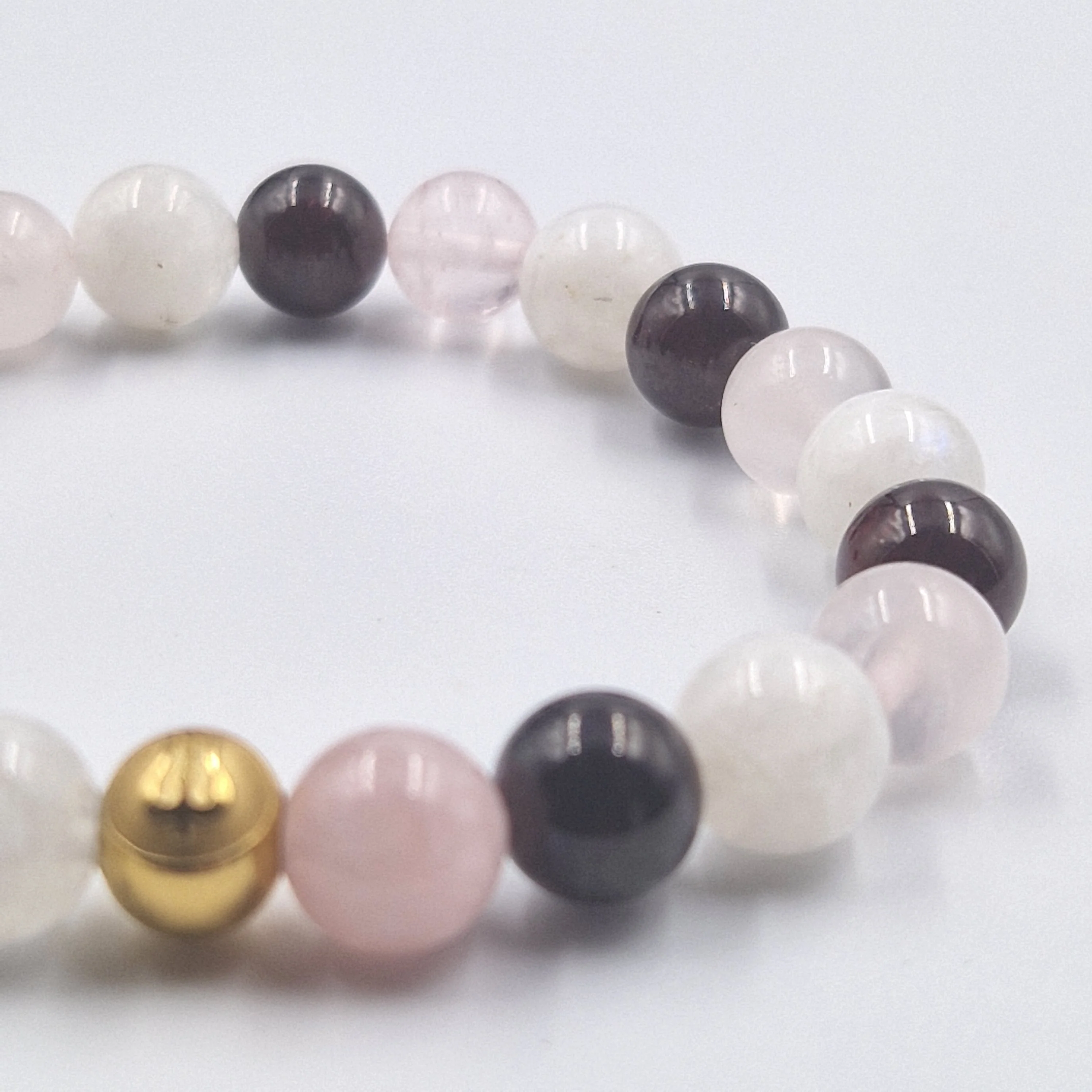 Bracelet INFIDELITE en Pierre de lune blanche, Quartz rose et Grenat - Image 2