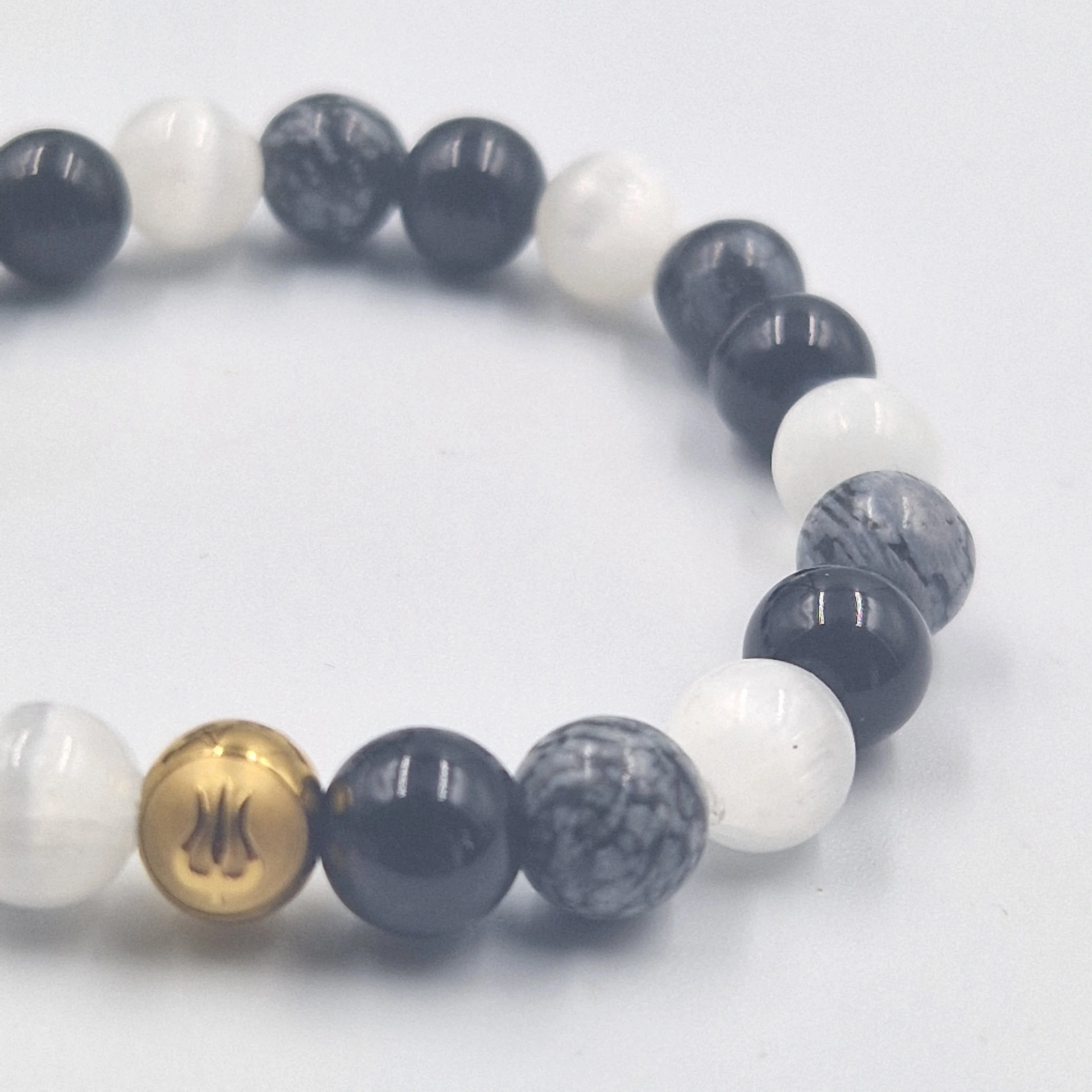 Bracelet MAGIE NOIRE en Obsidienne noire, Obsidienne flocon de neige et Sélénite - Image 2